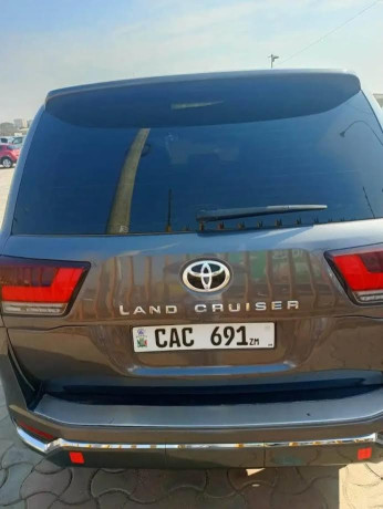 land-cruiser-big-3