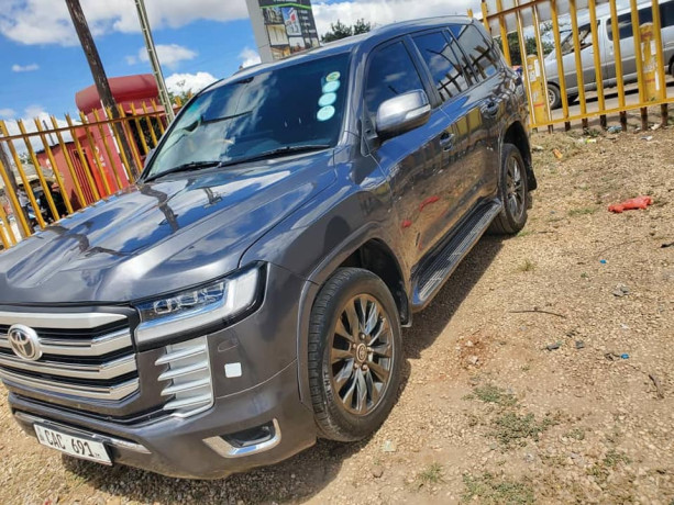 land-cruiser-big-1