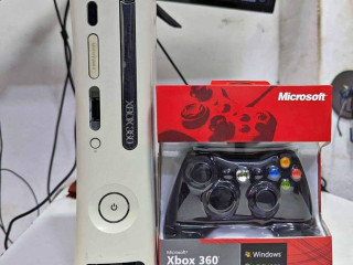 XBOX 360 CONSOLE