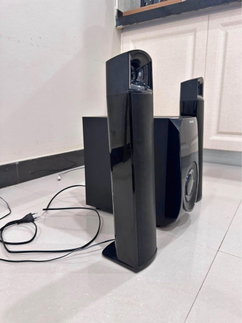 speakers-and-subwoofer-big-1