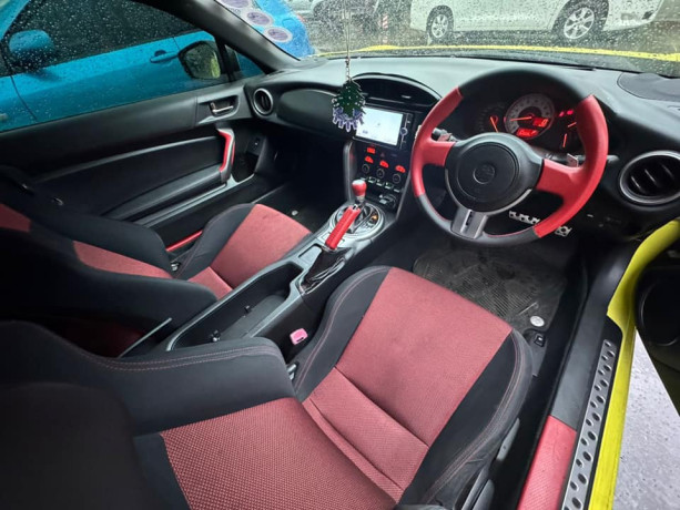 2012-toyota-gt86-big-2