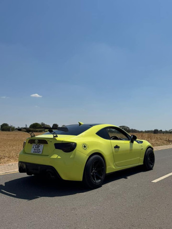 2012-toyota-gt86-big-1