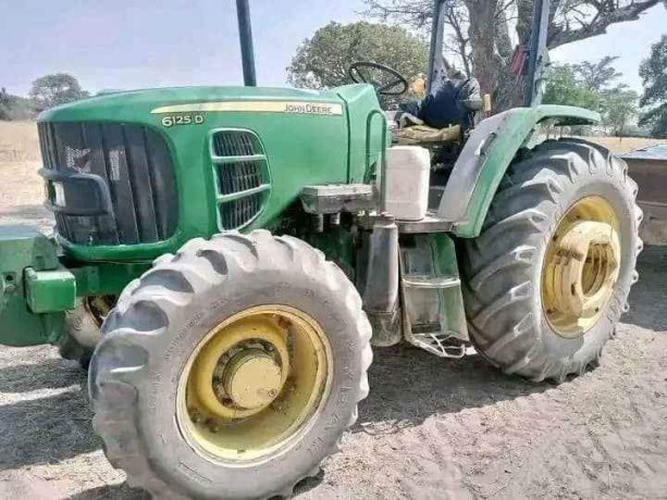 john-deere-new-holland-tractors-big-0