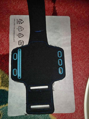 sports-jogging-arm-band-big-0