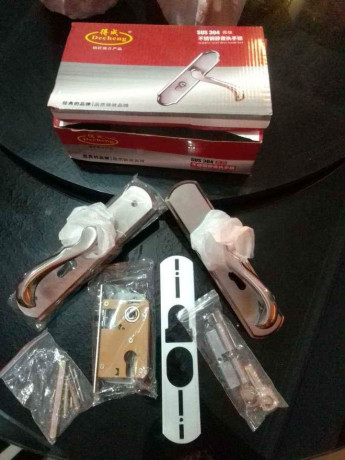 door-locks-available-big-0